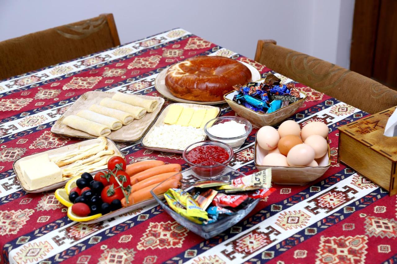 Hayi Tun Guest House Goris Bagian luar foto