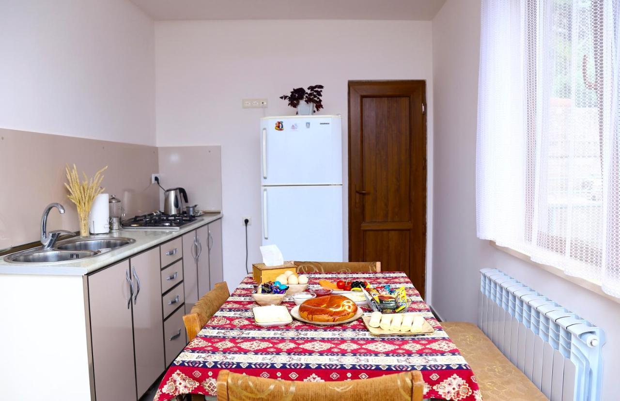 Hayi Tun Guest House Goris Bagian luar foto