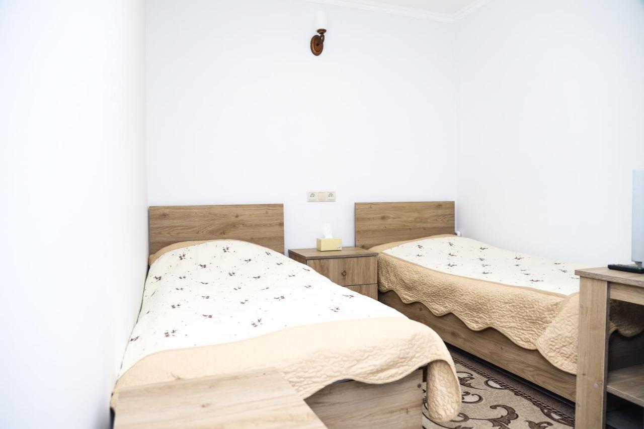 Hayi Tun Guest House Goris Bagian luar foto