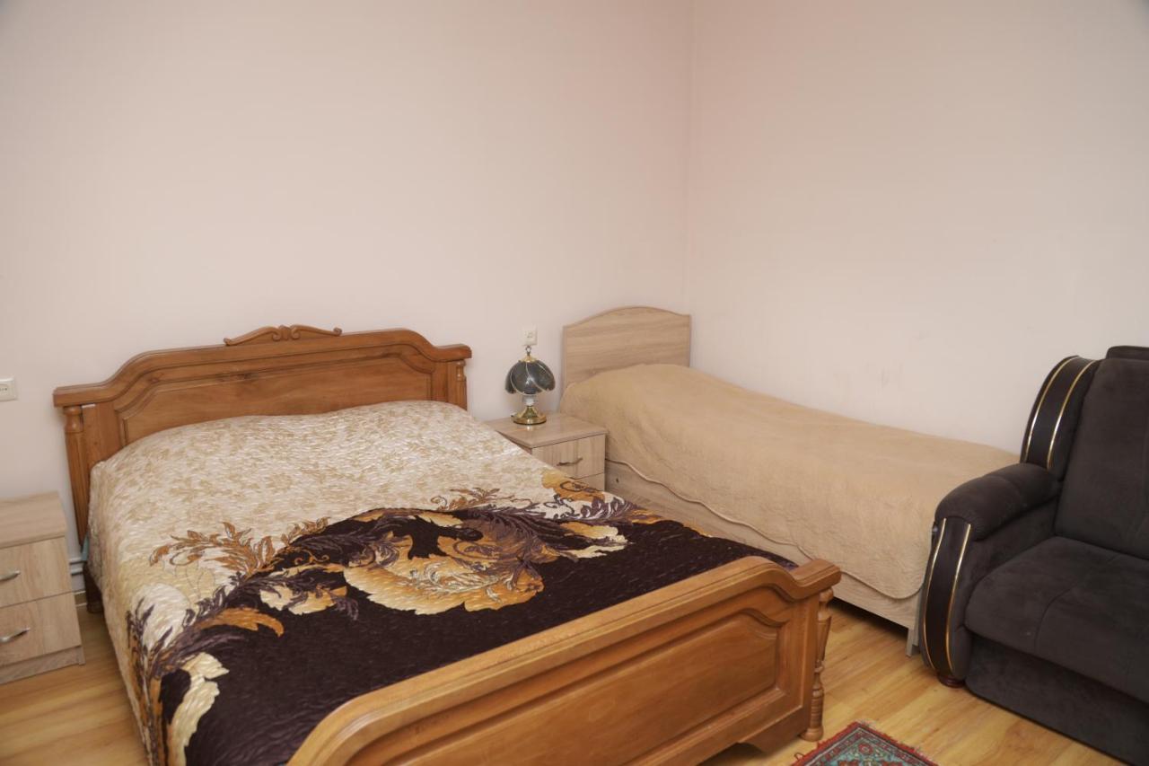 Hayi Tun Guest House Goris Bagian luar foto