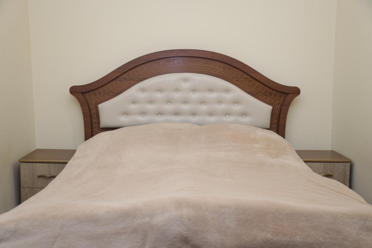 Hayi Tun Guest House Goris Bagian luar foto