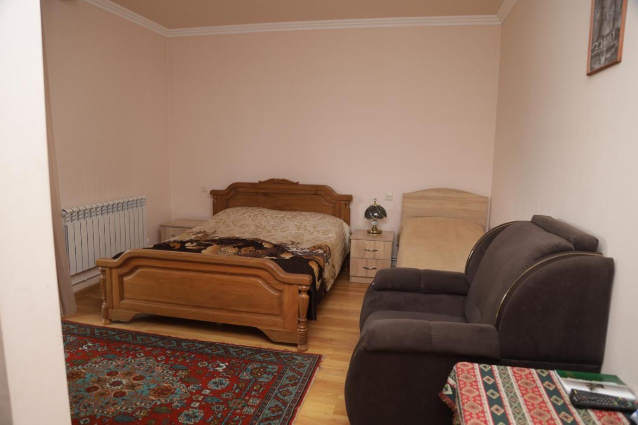 Hayi Tun Guest House Goris Bagian luar foto