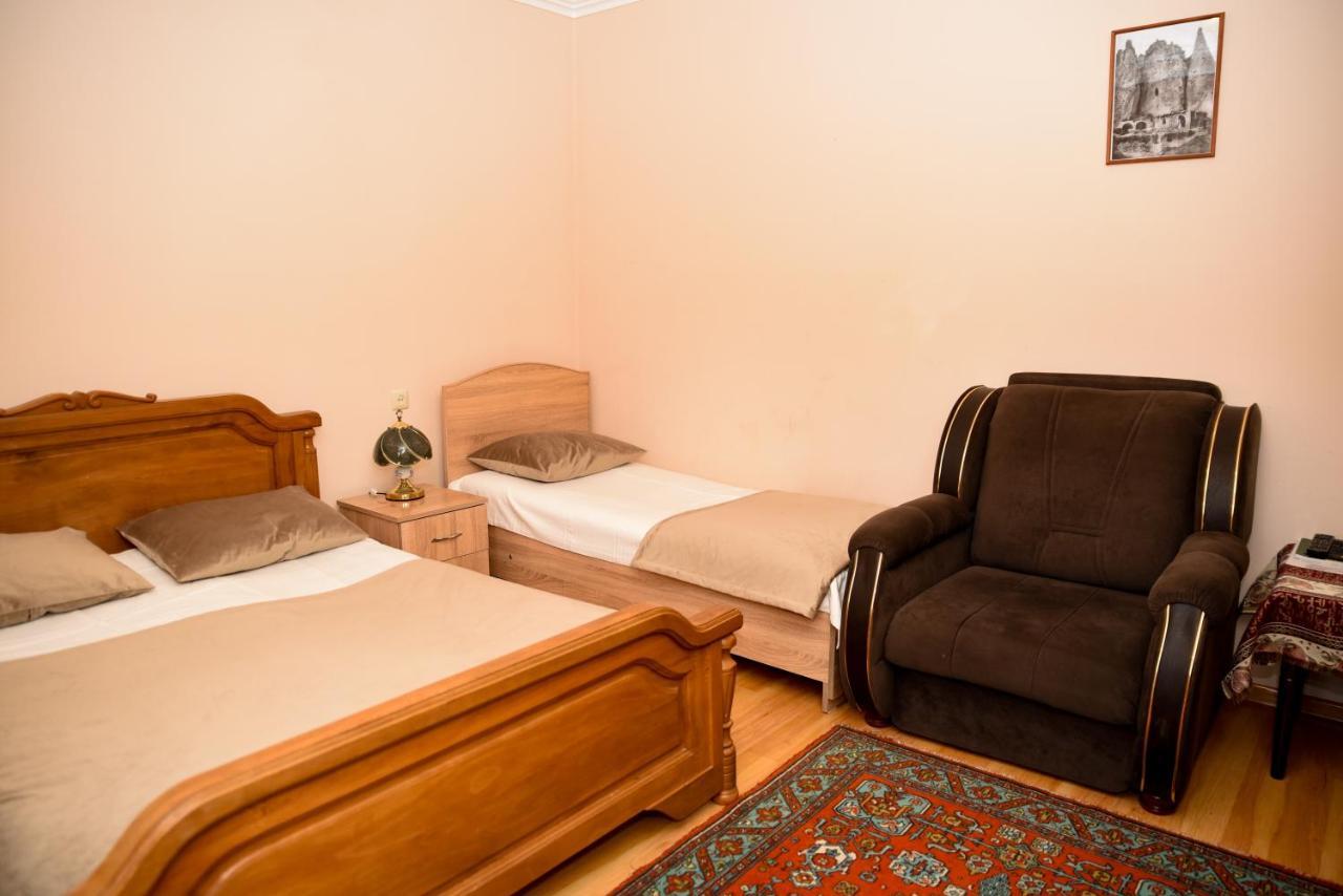 Hayi Tun Guest House Goris Bagian luar foto