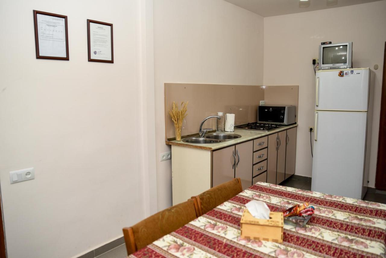 Hayi Tun Guest House Goris Bagian luar foto