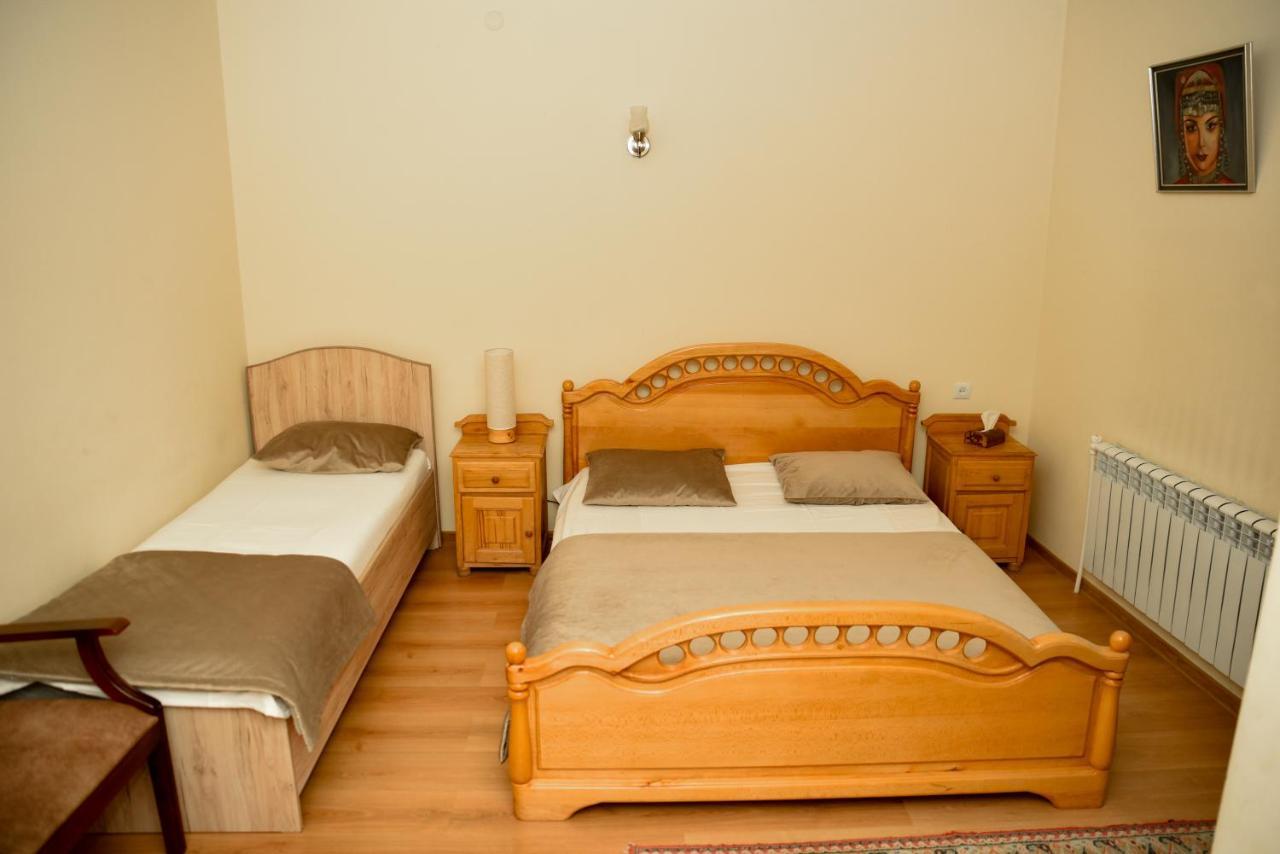 Hayi Tun Guest House Goris Bagian luar foto