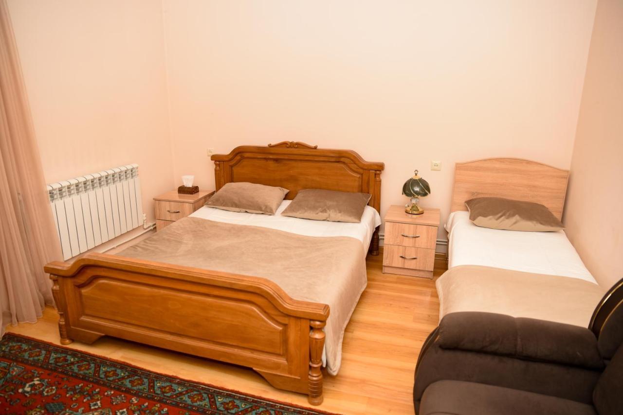 Hayi Tun Guest House Goris Bagian luar foto