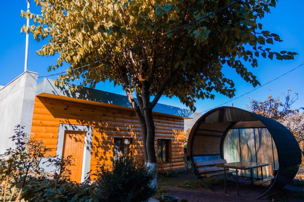 Hayi Tun Guest House Goris Bagian luar foto