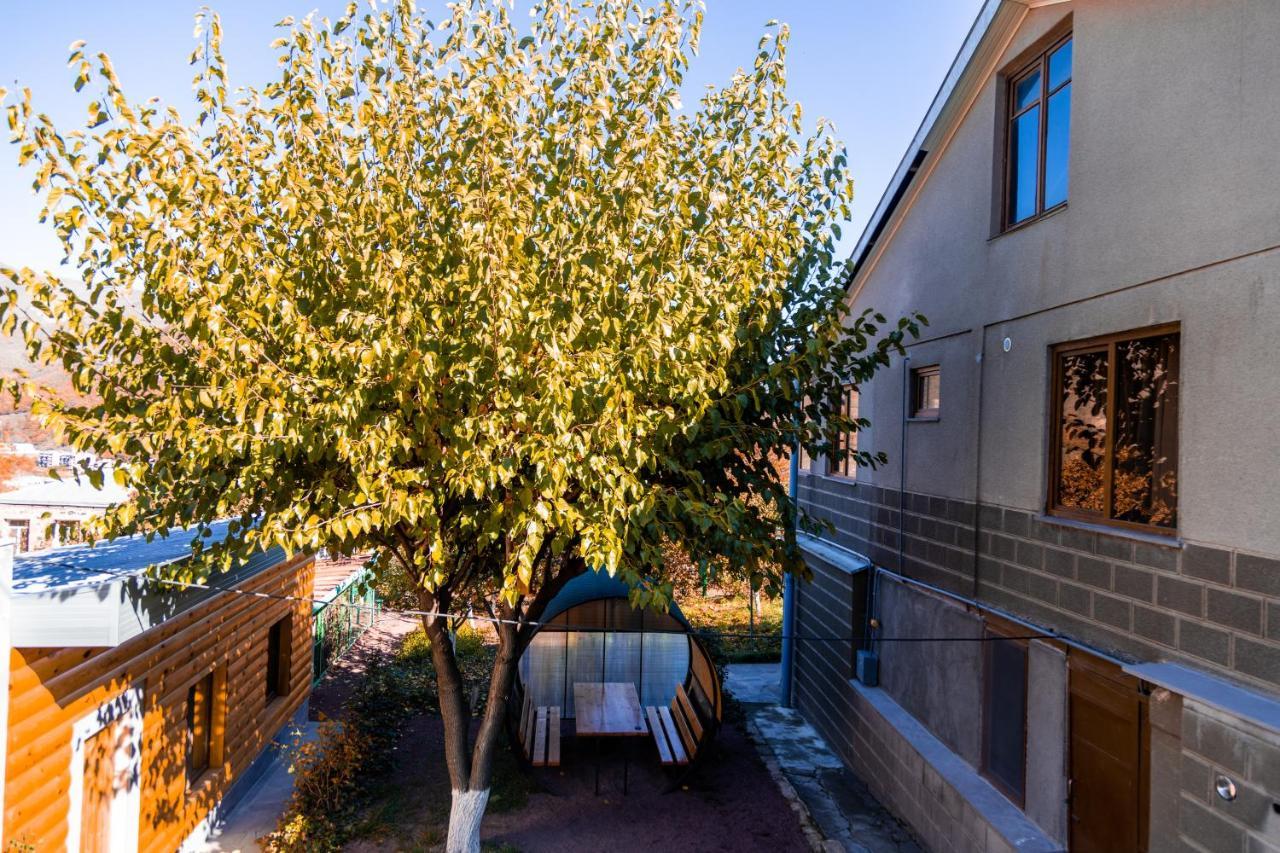 Hayi Tun Guest House Goris Bagian luar foto