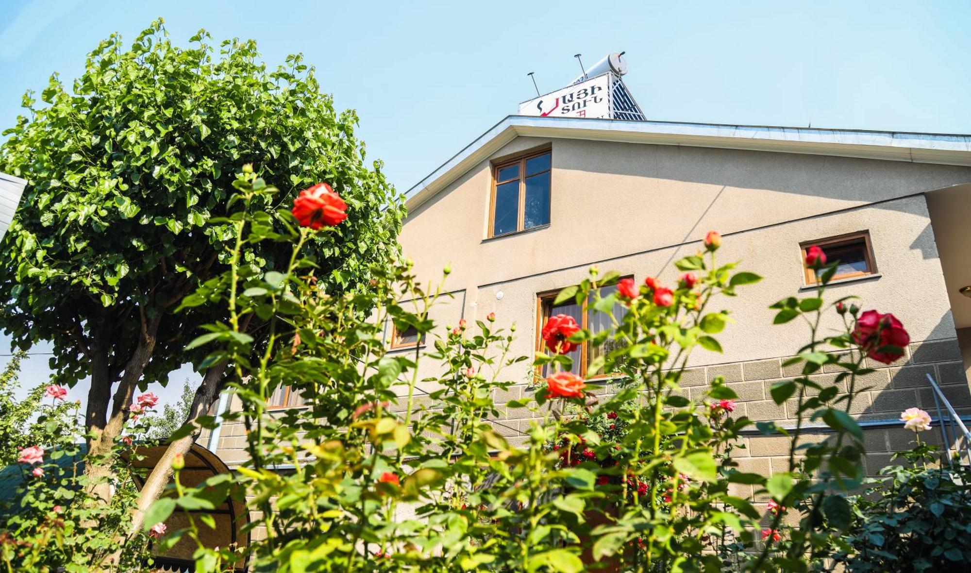 Hayi Tun Guest House Goris Bagian luar foto