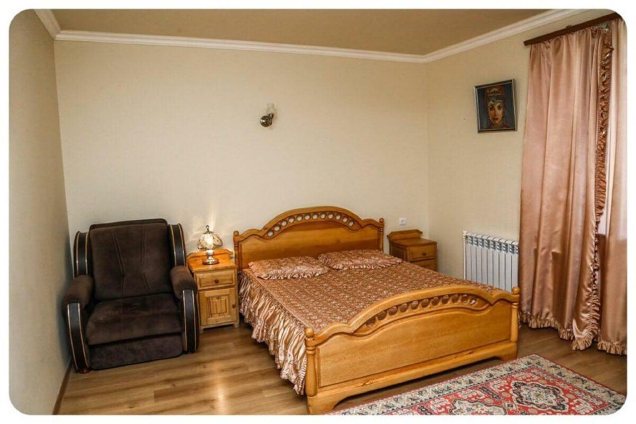 Hayi Tun Guest House Goris Bagian luar foto